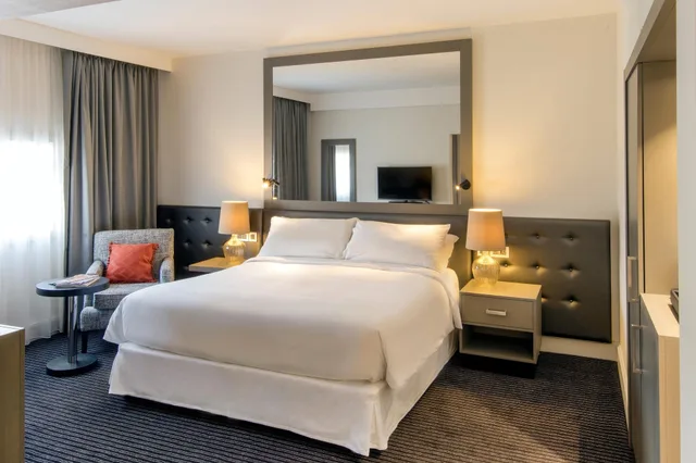 غرفة كلوب بسرير كوين، Sheraton Heathrow Hotel 1/9