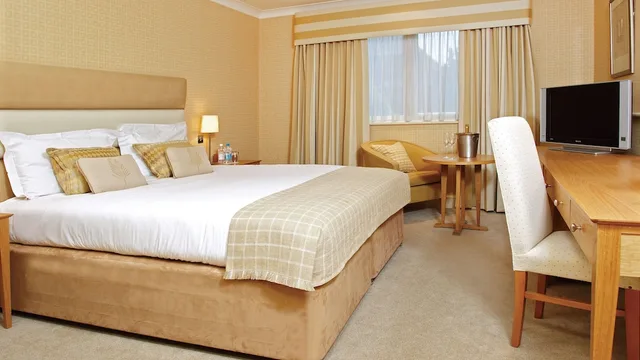 غرفة تنفيذية بسريرين منفصلين، Donnington Valley Hotel and Spa 4/8