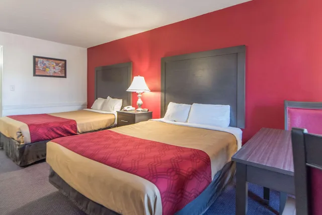غرفة بسريرين كوين، Econo Lodge Ruther Glen 2/3