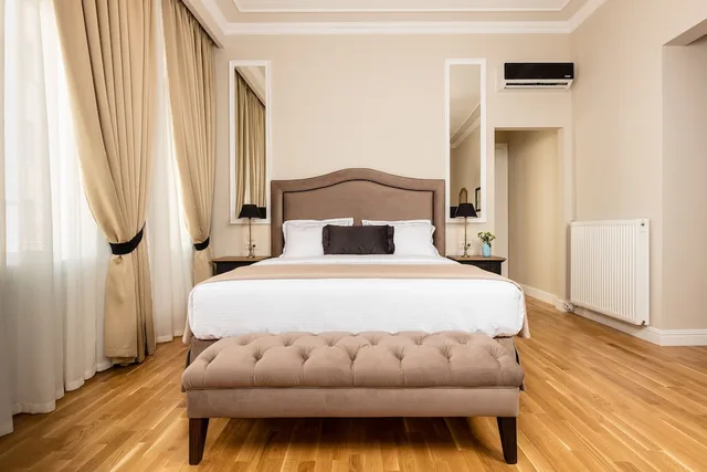 جناح ركني بسرير كينج بشرفة، Athens Mansion Luxury Suites 1/10