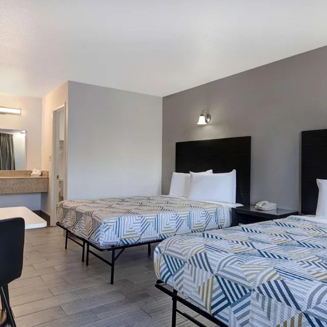 جناح بسرير كوين، Motel 6 Branson West Silver Dollar City 1/10