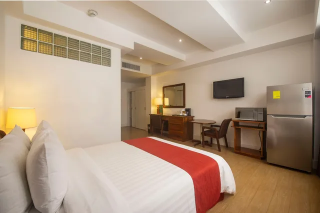 Plus, Superior, Queen Bed, Balmoral Hotel 1/5