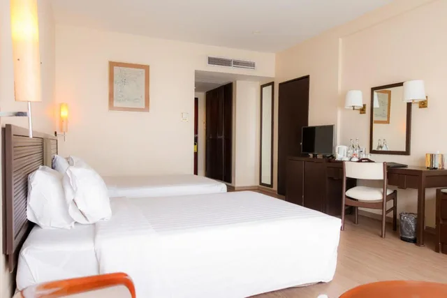 غرفة ديلوكس بسرير مزدوج أو سريرين منفصلين بإطلالة على النهر، Cambodiana Hotel 8/10