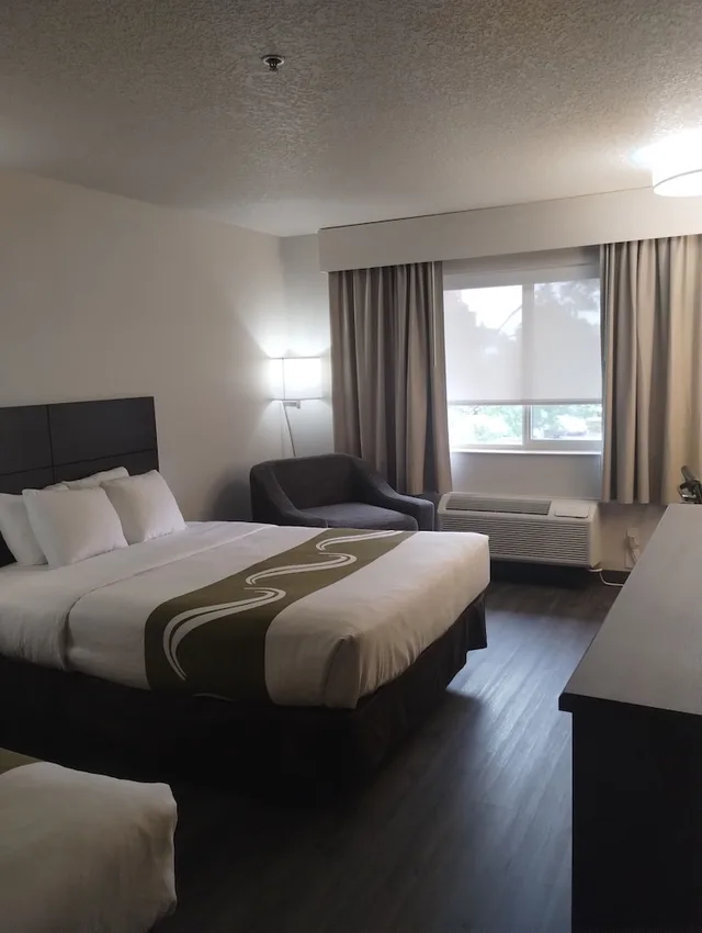 غرفة قياسية بسريرين كوين، Quality Inn & Suites Wilsonville OR 1/5