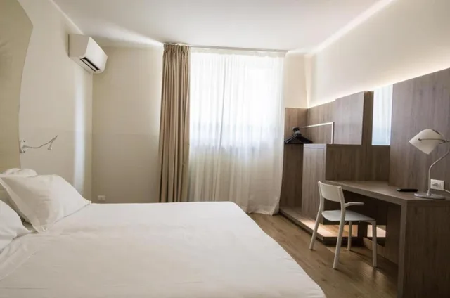 غرفة ديلوكس بسرير مزدوج، M14 Hotel 1/3