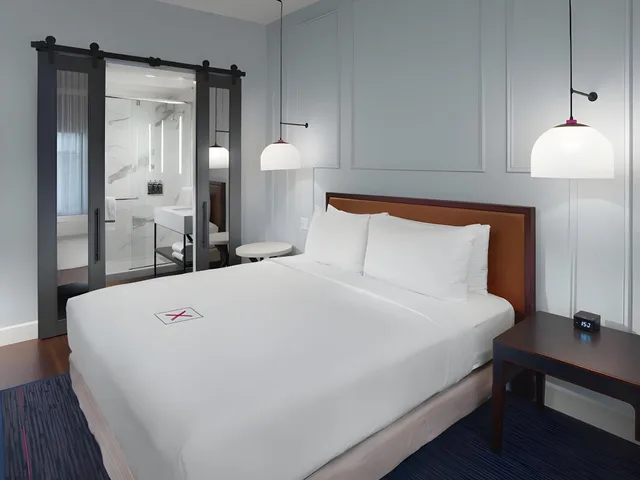 Room, Accessible, Axiom Hotel 1/1