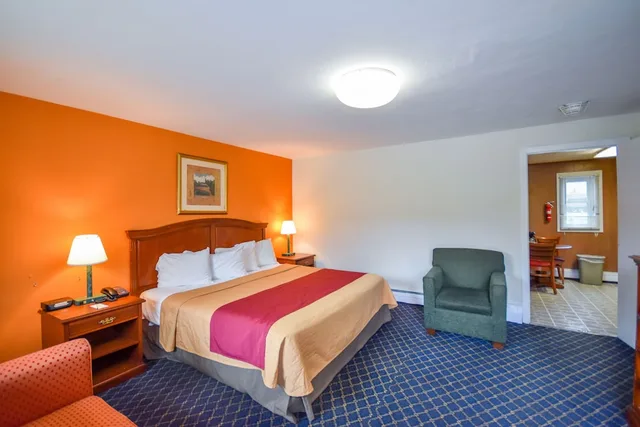 غرفة ديلوكس بسرير كوين، Monticello Inn Framingham 1/1