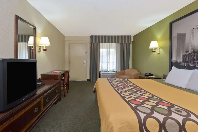 غرفة بزنس بسرير كينج، Super 8 By Wyndham Huntersville/Charlotte Area 2/5