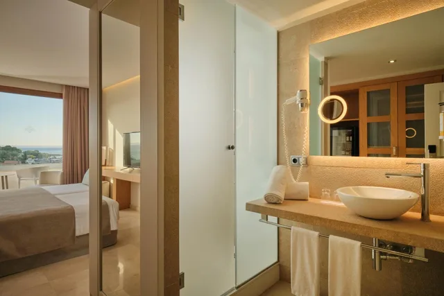 غرفة سوبيريور بسرير مزدوج أو سريرين منفصلين بإطلالة جزئية على البحر، Hotel Son Caliu Spa Oasis Superior 8/10