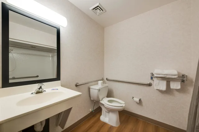 غرفة قياسية بسريرين مزدوجين، Motel6 Statesville, NC 6/6