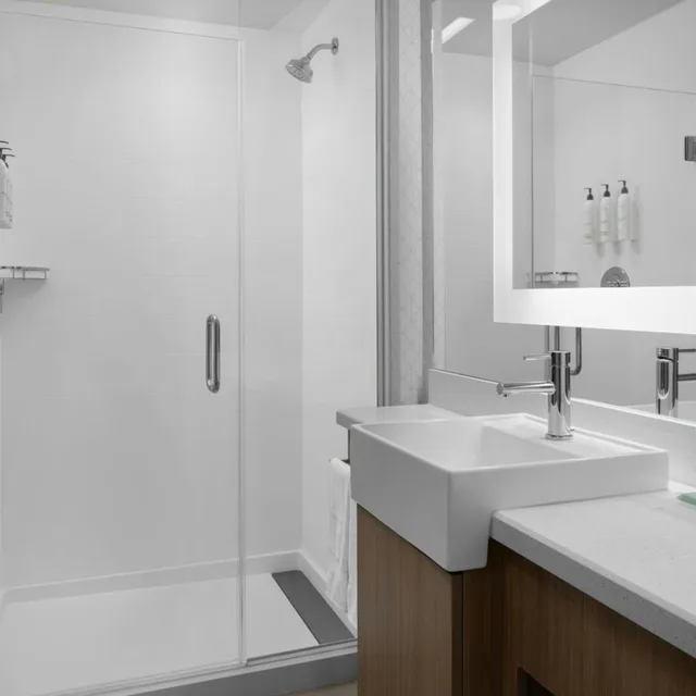 جناح بسرير كينج مع سرير سحّاب إضافي مع أريكة لذوي الإعاقة، Springhill Suites By Marriott Grand Island 4/6