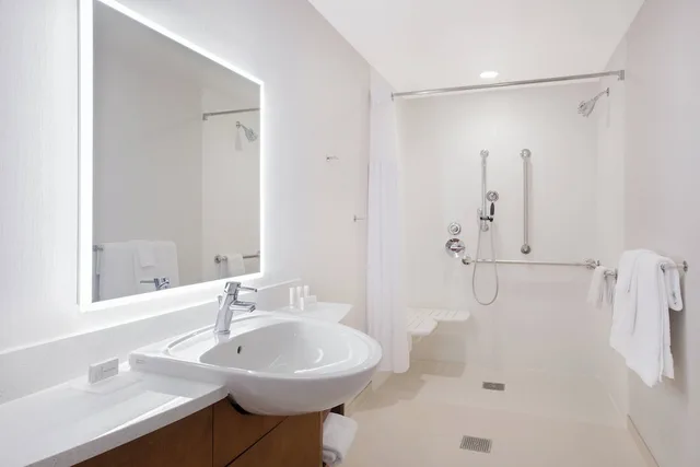 جناح بسريرين كوين لذوي الإعاقة، SPRINGHILL SUITES MT. LAUREL CHERRY HILL 3/3