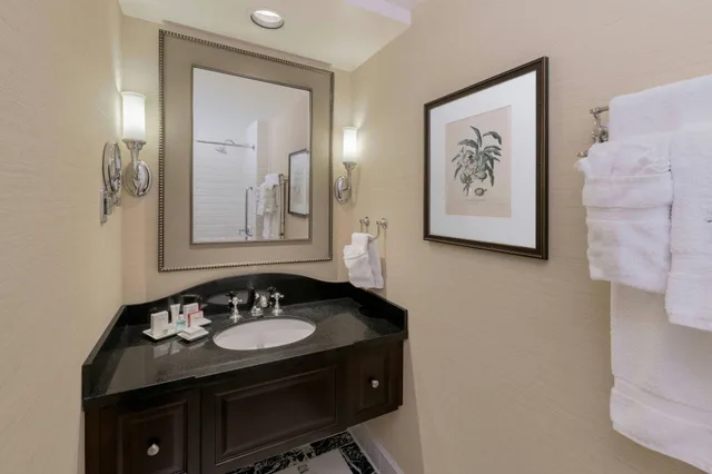 غرفة، The Raphael Hotel Autograph Collection 2/2