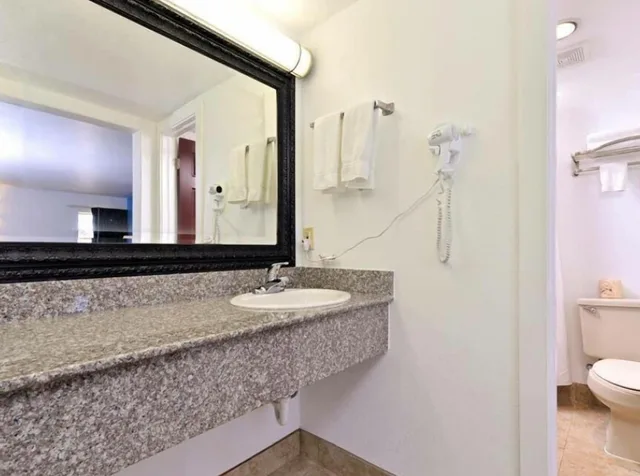 غرفة بسرير كينج، Executive Inn 8/9