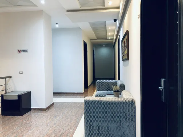 غرفة عائلية بسرير كوين وسرير فردي، Kompleksi Arifi Hotel 2/2