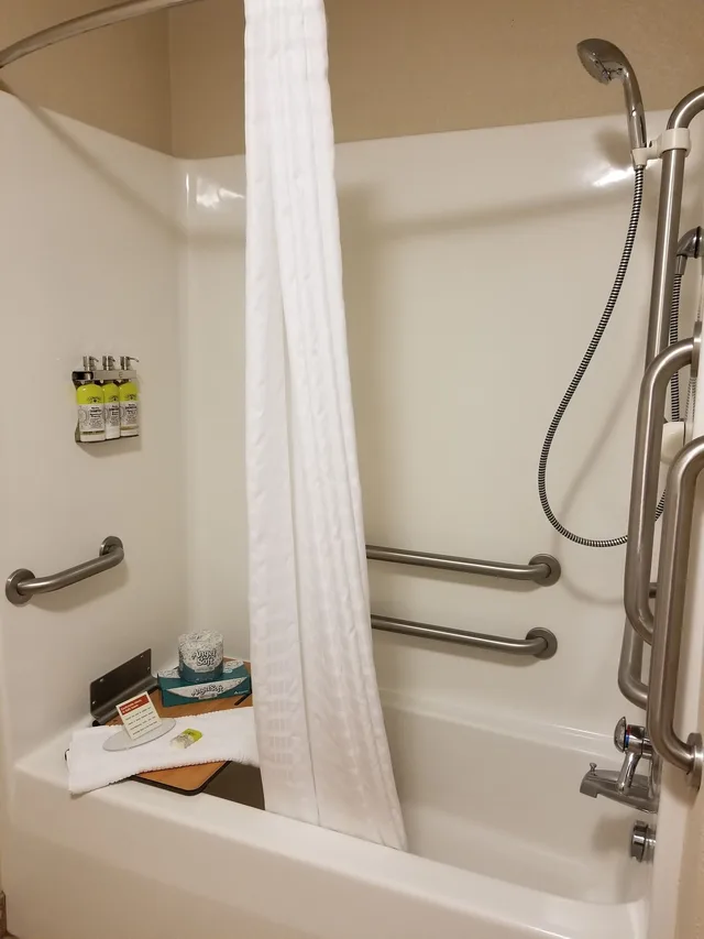 جناح بسرير كينج بغرفة نوم واحدة بحوض استحمام لذوي الإعاقة، CANDLEWOOD SUITES CAPE GIRARDEAU 3/4