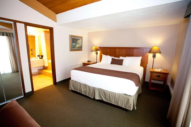 غرفة بسرير كينج بجاكوزي، Best Western Sheridan Center 1/3