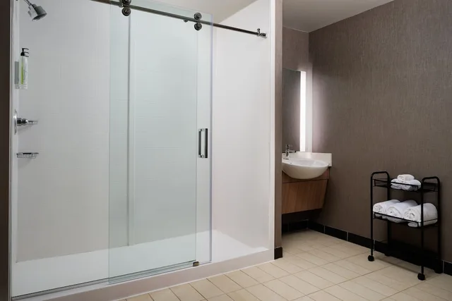 جناح بسرير كينج بغرفة نوم واحدة مع سرير سحّاب إضافي، Springhill Suites Minneapolis St Paul Airport Mall of America 2/2