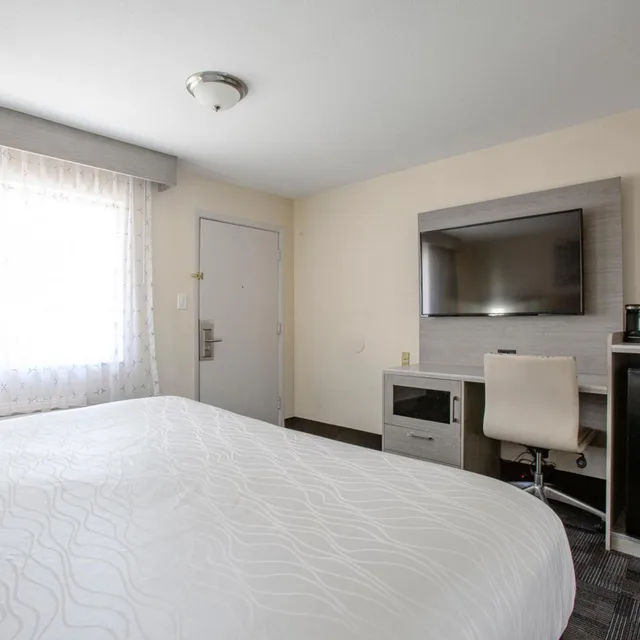 غرفة بسرير كينج وسريرين كينج، Hotel Aspen Flagstaff Grand Canyon Formerly Aspen Innsuites Flagstaff 1/9