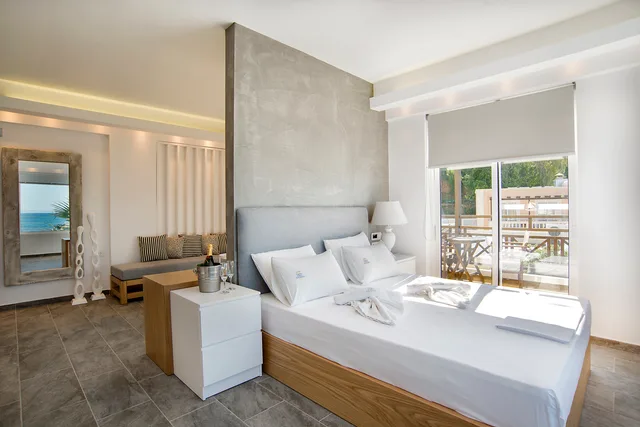 Honeymoon, Suite, King Bed, PORTO KALAMAKI 1/1