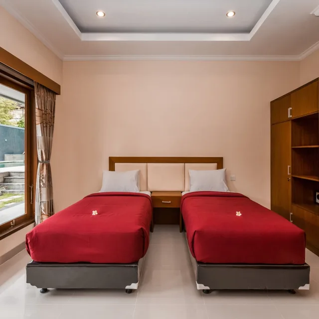 غرفة ديلوكس بسريرين منفصلين، Kubu Petitenget Suite Seminyak 1/8