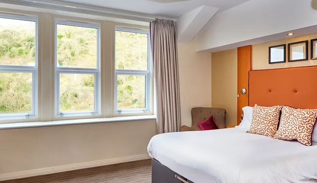 Double Bed, Partial Sea View, Craigside Manor 1/4