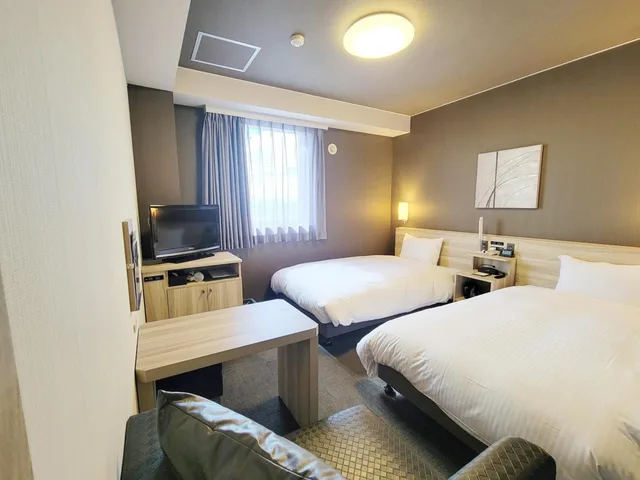 غرفة بسريرين منفصلين في المبنى الرئيسي للمدخنين، Hotel Route-Inn Court Komoro 2/5