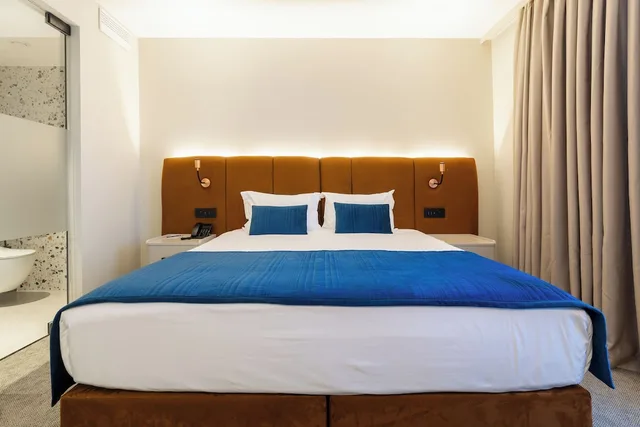 جناح بسرير كينج بشرفة مع أريكة، The Liman Hotel 1/7