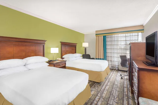 غرفة بسريرين مزدوجين، Wyndham Garden Summerville 2/3