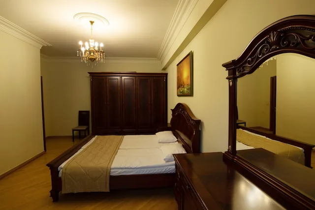 شقة بسرير كينج وسريرين كوين بشرفة بغرفتي نوم مع أريكة، KANTAR HOTEL 2/4