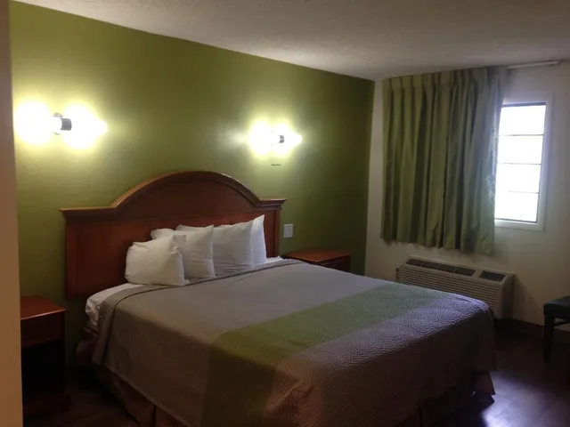 Standard, King Bed, Red Carpet Inn New Brunswick 1/2