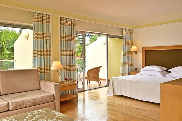 Junior Suite, Queen Bed, Pestana Carlton Madeira 5/10