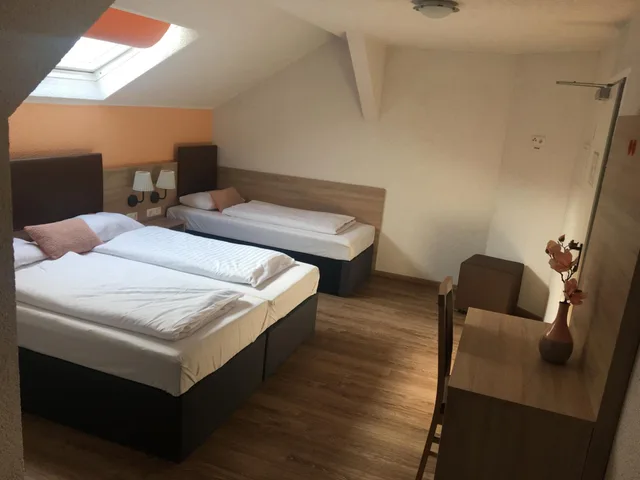 غرفة قياسية ثلاثية، Central Hotel Duisburg 3/8