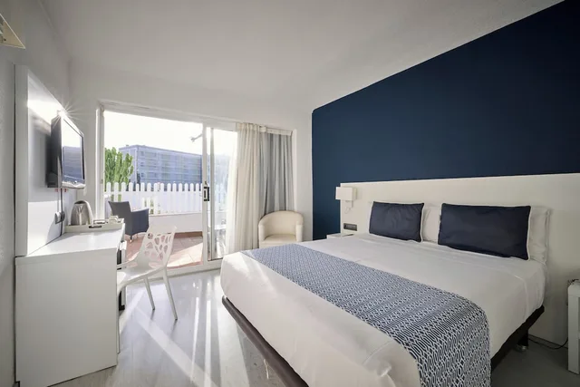 غرفة سوبيريور بإطلالة على الجبل، Catalonia del Mar - Adults Only 1/10