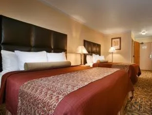 غرفة، Best Western Plus Northwoods Inn 2/4