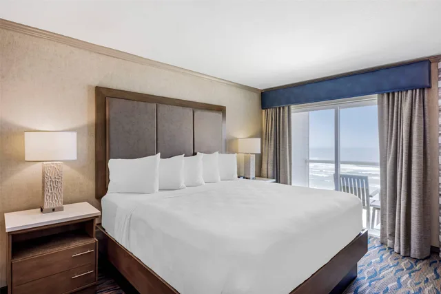 جناح بسرير كينج، Elizabeth Oceanfront Suites Ascend Hotel Collection 1/4