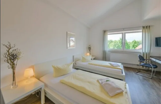 Room, Twin Beds, Pension Wess 1/3