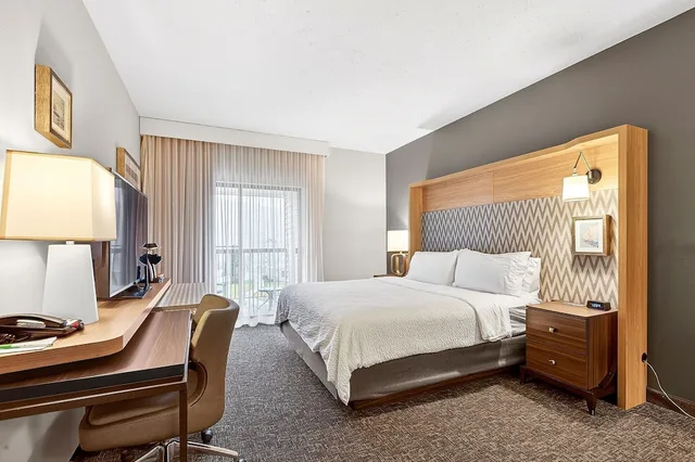 1 Bedroom, Suite, King Bed, River View, Holiday Inn Clarkston - Lewiston 3/10