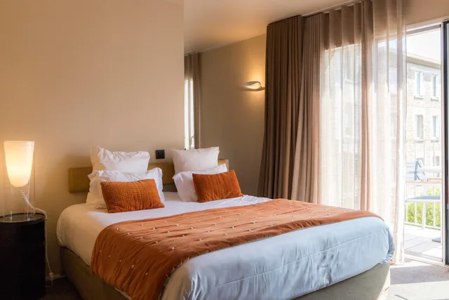 Room, Triple, L Adresse 2/10
