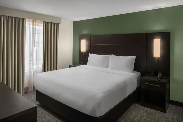 جناح بسرير كينج بغرفة نوم واحدة مع أريكة لذوي الإعاقة، Residence Inn Portland West Hillsboro 1/2