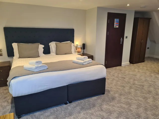 Junior Suite, King Bed, Golf Course View, Sofa، Cotswolds Hotel & Spa 2/2