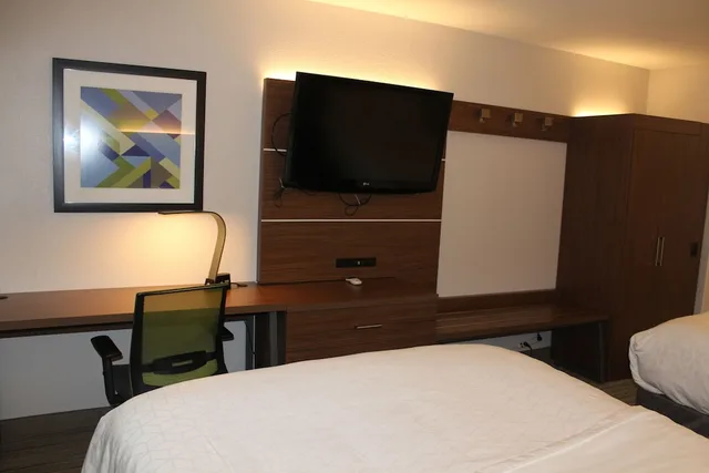 غرفة قياسية بسرير كوين، Holiday Inn Express Hotel Suites Raton 2/7
