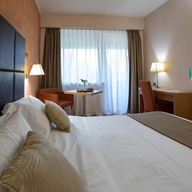 غرفة بسرير كينج بشرفة، PALACE DEL CONERO HOTEL 7/10