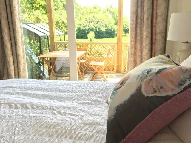 Garden, King Bed، Bridleway Bed And Breakfast 4/10
