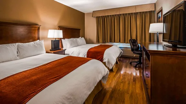 غرفة بسريرين كوين يُسمح فيها بالحيوانات الأليفة، Best Western Tyrolean Lodge 1/2