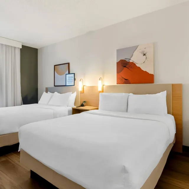 غرفة بسريرين كوين مع أريكة، Spark by Hilton Salem East Electric Road 2/3