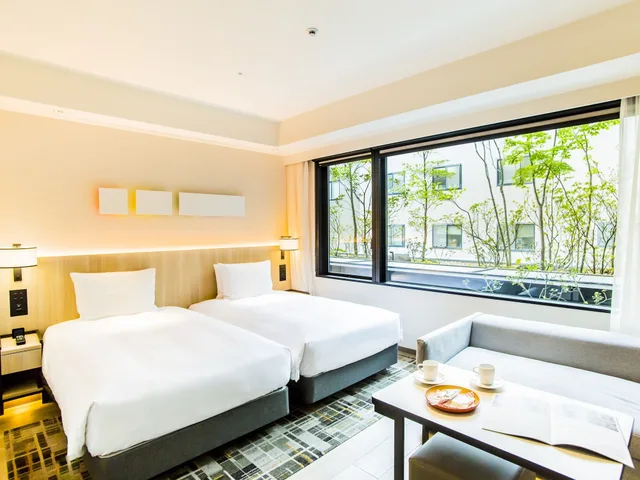 غرفة بسريرين منفصلين بإطلالة على الحديقة مع أريكة بحوض استحمام، Hyatt Place Kyoto 2/8