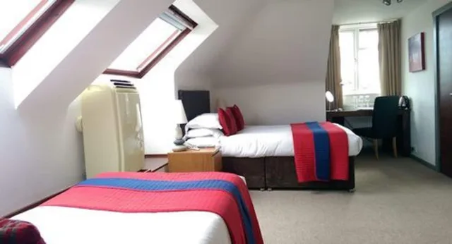 غرفة عائلية بسرير مزدوج وسرير فردي، Remont Oxford Hotel 3/6