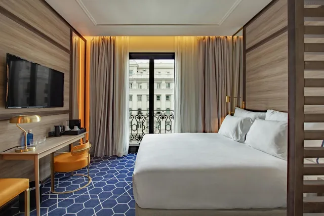 غرفة بريميوم غراند بسرير كينج بشرفة بإطلالة، Pestana CR7 Gran Vía 6/10