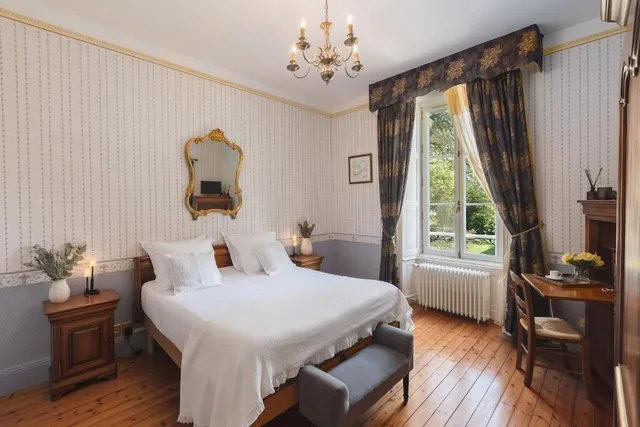 غرفة سوبيريور بسرير كوين، Relais Du Silence Chateau De La Richerie 2/4